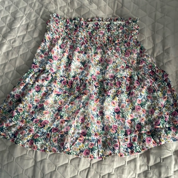 SOLD🌟Bundle 3/$30🌟 Floral lined tiered ruffle skirt. Cute and flirty. - Picture 1 of 7